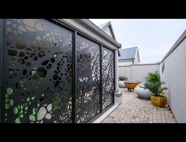 4 BEDROOM HOUSE FOR SALE IN BLUE MOUNTAIN VILLAGE